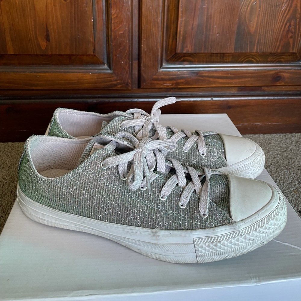 ✧　  　✧.　 ·˚ ✵  ˚  Sparkly ✧.　 ·　˚ ✵  　 ˚  Converse